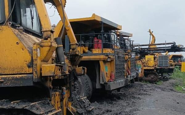 Strike against anti-farmer and anti-labor policies, Bermudi project and colliery remained completely closed