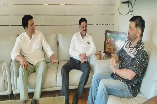 Tourism Minister Sudivya Sonu met Dhoni regarding sports and tourism in Jharkhand, said- "Dhoni's experience in sports and tourism is invaluable for the state"