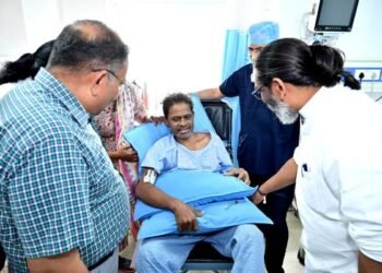 Chief Minister Hemant Soren today reached Curesta Hospital located at Deepatoli in Ranchi, where he met former international hockey player Vimal Lakra who is undergoing treatment.