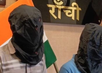 Alcohol was being smuggled under the cover of cotton, two arrested, more than 23 thousand bottles seized