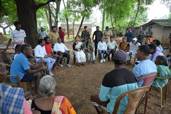 Two innocent children died due to lack of treatment, Minister Shilpi Neha Tirki gave a strict warning in the village