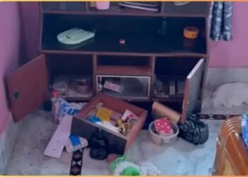 Dhanbad News: Masked miscreants target CCL worker's house, hold family hostage