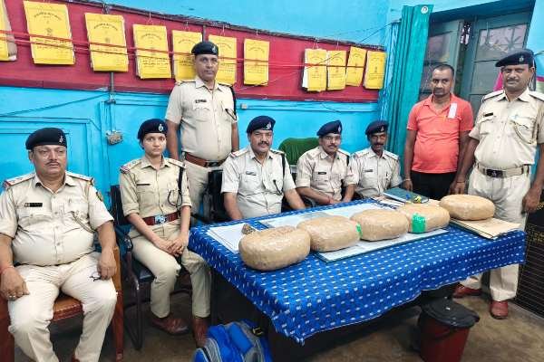 Dhanbad News: 10.2 kg of ganja recovered at Dhanbad railway station, consignment found from an unclaimed bag in Alleppey Express