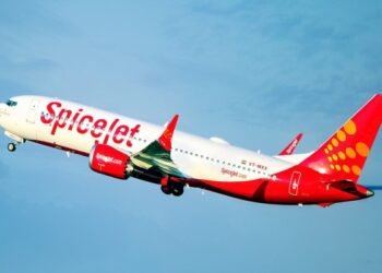 हवा में उड़ते ही उखड़ी Spice Jet फ्लाइट की खिड़की! यात्रियों में मचा हड़कंप, देखें वायरल वीडियो