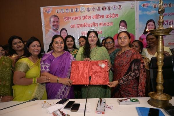 झारखंड महिला कांग्रेस का सावन मिलन समारोह, कृषि मंत्री शिल्पी नेहा तिर्की हुईं शामिल