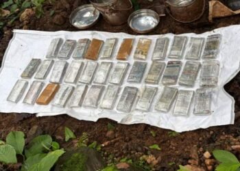 चाईबासा में माओवादियों की साजिश नाकाम: पुलिस ने 35 लाख रुपये नकद बरामद किए