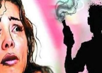 युवती पर तेजाब फेंका गया
