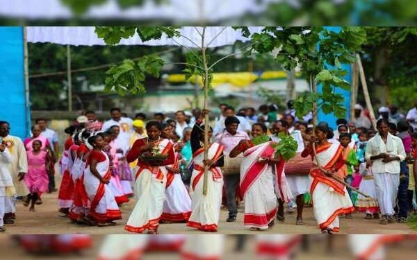 इस करमा पूजा पर अपनाएं परफेक्ट पारंपरिक लुक– फैशन और ब्यूटी टिप्स