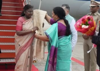 देवघर में राष्ट्रपति द्रौपदी मुर्मू की सुरक्षा में चूक, चार पुलिसकर्मी सस्पेंड