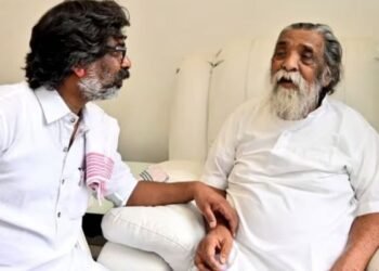 Dishom Guru Shibu Soren merged into Panchtatva, son Basant Soren lit the funeral pyre