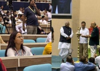 शिल्पी नेहा तिर्की ने दिल्ली में ‘संवैधानिक चुनौतियां’ कार्यक्रम में उठाई लोकतंत्र पर खतरे की बात