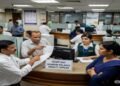 बिना बताए बैंक ने काट लिए पैसे? जानिए क्यों लगी पेनल्टी