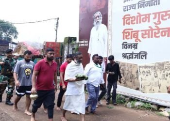 Eighth day of Shibu Soren's shraddha karma, Hemant Soren followed the tradition, Chandrashekhar Azad paid tribute; preparations for a crowd of one lakh people