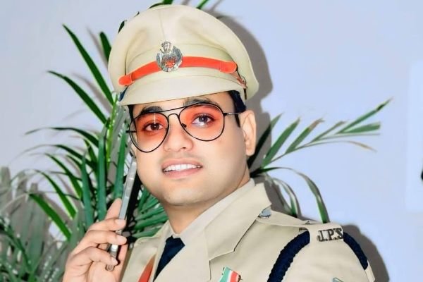 Tilaiya police station in-charge Vinay Kumar will get gallantry award