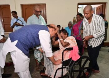 Union Defence Minister Rajnath Singh, Baba Ramdev and many prominent leaders attended the Sanskar Bhoj of Dishom Guru Shibu Soren