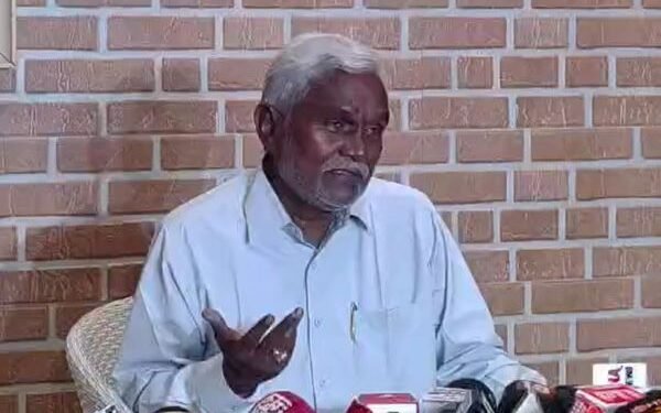 Jharkhand: Accused of making tribals landless, Champai Soren will plough in Nagdi on 24th August