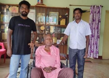 Initiative of Ranchi District Administration: Padma Shri Simon Oraon got a tricycle, expressed gratitude