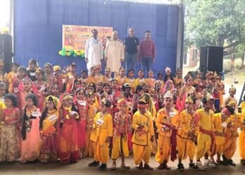 The festival of rituals resonated with Radha-Krishna child costumes, Rakhi and flute competition in Saraswati Shishu Mandir