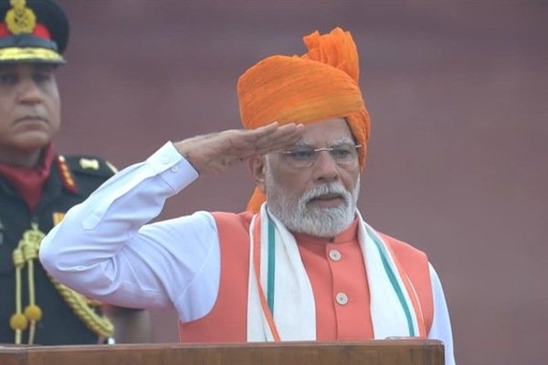 Independence Day: Prime Minister Modi's big announcement: 3.5 lakh youth will get employment through 'Pradhan Mantri Vikasit Bharat Rojgar Yojana', incentive of 15 thousand on first job
