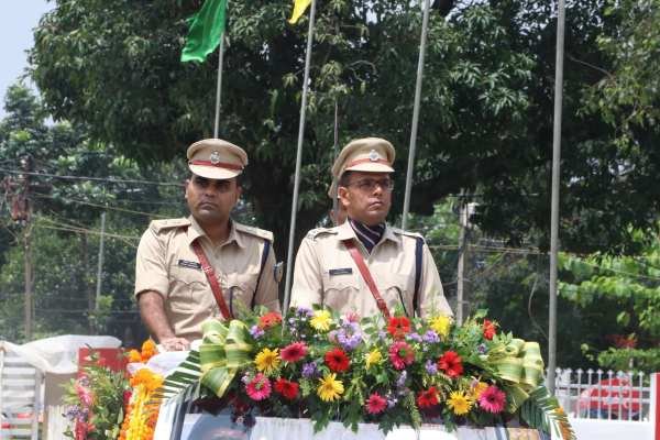 79th Independence Day was celebrated with great pomp in Dhanbad, Deputy Commissioner hoisted the tricolor