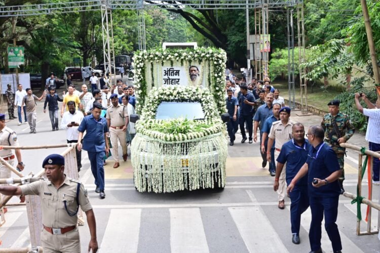 दिशोम गुरु शिबू सोरेन को गॉड ऑफ ऑनर के साथ दी गई अंतिम श्रद्धांजलि