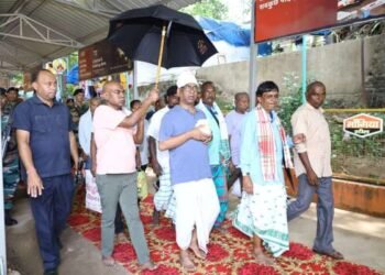 Chief Minister Hemant Soren immersed Guruji's ashes at the Damodar river ghat as per traditions