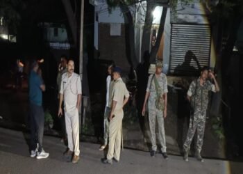 बाघमारा में चली गोली, पंचायत मुखिया का पति गंभीर रूप से घायल