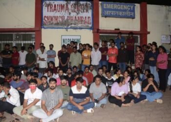 धनबाद SNMMCH अस्पताल में मारपीट: डॉक्टर घायल, इमरजेंसी सेवाएं ठप