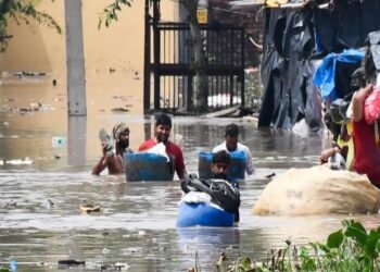 बारिश से उत्तर भारत में तबाही: कई राज्यों में बाढ़ और लैंडस्लाइड से हालात खराब