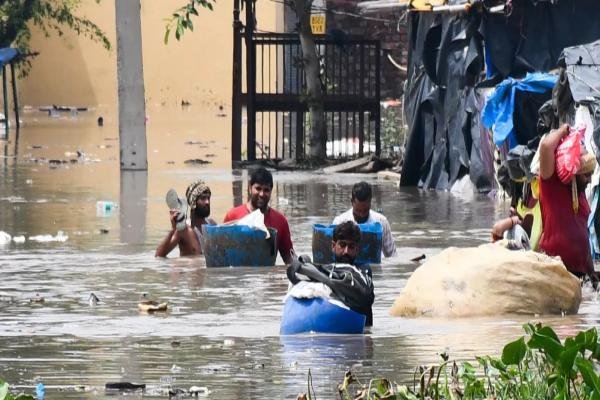 बारिश से उत्तर भारत में तबाही: कई राज्यों में बाढ़ और लैंडस्लाइड से हालात खराब