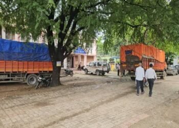 कोडरमा में GST विभाग की बड़ी कार्रवाई, स्क्रैप लदे 4 ट्रक जब्त