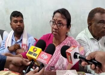 Tribal organizations hold a crucial meeting to protest the inclusion of Kudmi in the ST list; a massive public rally will be held in Ranchi.