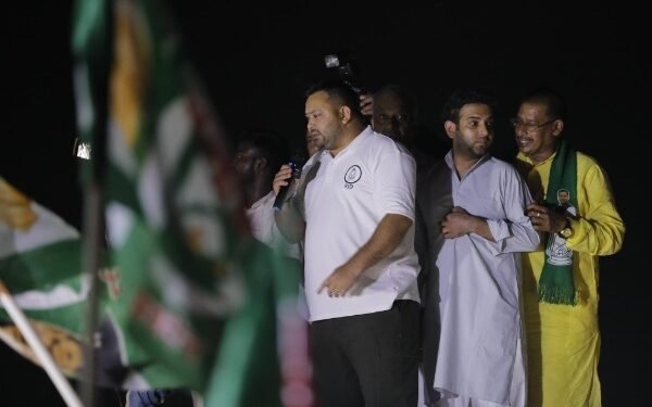 बिहार में शुरु हुई 'पेन पॉलिटिक्स' ,तेजस्वी पर क्यों भड़के भाजपा-जदयू!