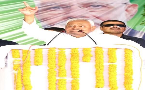 दुर्गा पूजा से पहले बिहार के सरकारी कर्मचारियों को सरकार दे रही बड़ी सौगात, आज से इन्हें मिलेगा सितंबर महीने का वेतन