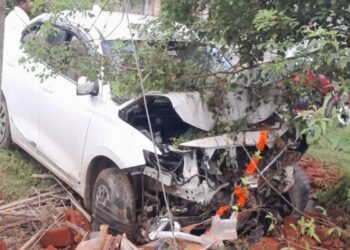 ओरवाटांड़ में भीषण सड़क हादसा, कार दुर्घटना में दो लोग गंभीर रूप से घायल