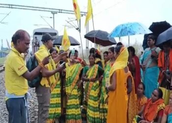 रांची में मेसरा स्टेशन पर कुर्मी समुदाय का प्रदर्शन, महिलाएं भी उतरीं रेलवे ट्रैक पर