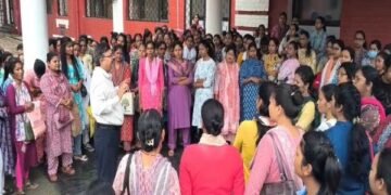 रांची सदर अस्पताल में आउटसोर्सिंग पर बहाल नर्सों ने किया प्रदर्शन, जानिए क्या है पूरा मामला