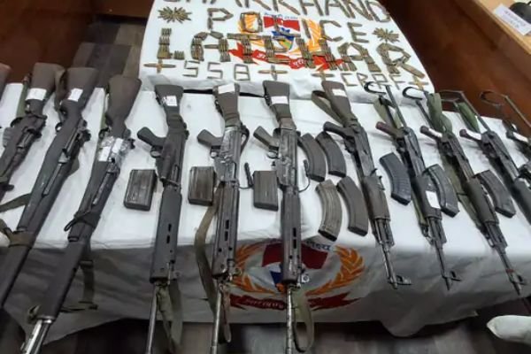 9 JJMP militants surrender in Jharkhand, 12 modern weapons including AK-47 and SLR recovered
