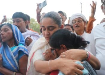 Candle march in memory of Neeraj Singh in Dhanbad, wife Purnima said – “The fight for justice will continue till the last breath”
