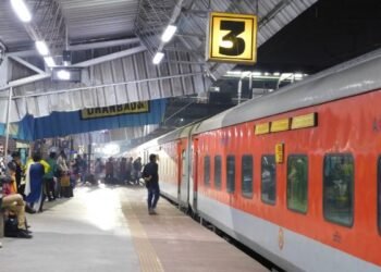 Puja special train between Dhanbad-New Delhi, temporary halt at Punpun Ghat – wave of happiness among passengers