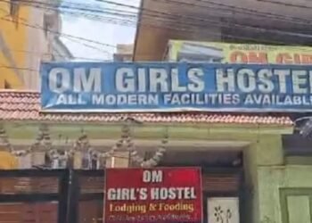 Breaking News: Raid on Om Girls Hostel in Lalpur, Ranchi on secret information, investigation of sex racket
