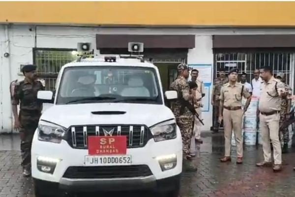 Firing at a petrol pump in broad daylight in Rajganj, panic spread in the area