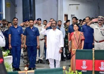 Governor and Chief Minister paid tribute to martyr Agniveer Neeraj Kumar Chaudhary, son of Devghar