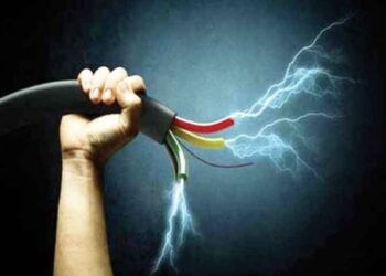 Woman dies a painful death due to electric shock from refrigerator, mourning prevails in Sindri