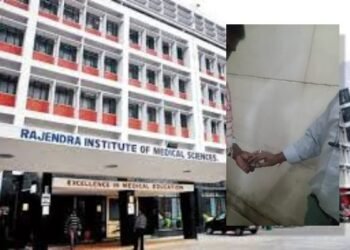 Stretcher scam in RIMS Trauma Center: Video of illegal recovery from patients goes viral