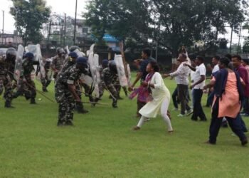 Durga Puja 2025: Dhanbad police conduct mock drill, complete preparations for crowd control and security arrangements