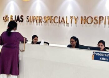 Dhanbad: SJAS Superspeciality Hospital saved the life of a 6-year-old girl, removed a coin stuck in her throat in 15 minutes