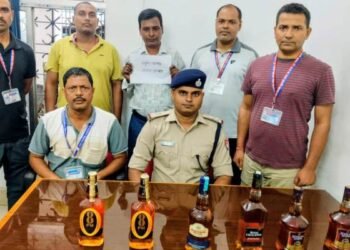Smuggler arrested with foreign liquor at Dhanbad railway station, major action by RPF and CBI