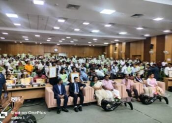 झारखंड सरकार का बड़ा तोहफा: 975 शिक्षकों को नियुक्ति, टॉपर्स को स्कूटी-लैपटॉप और ₹3 लाख