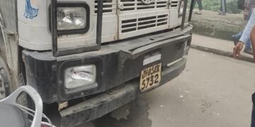 बर्मामाइंस में भीषण सड़क हादसा, युवक की मौत पर बस्तीवासियों ने किया रोड जाम